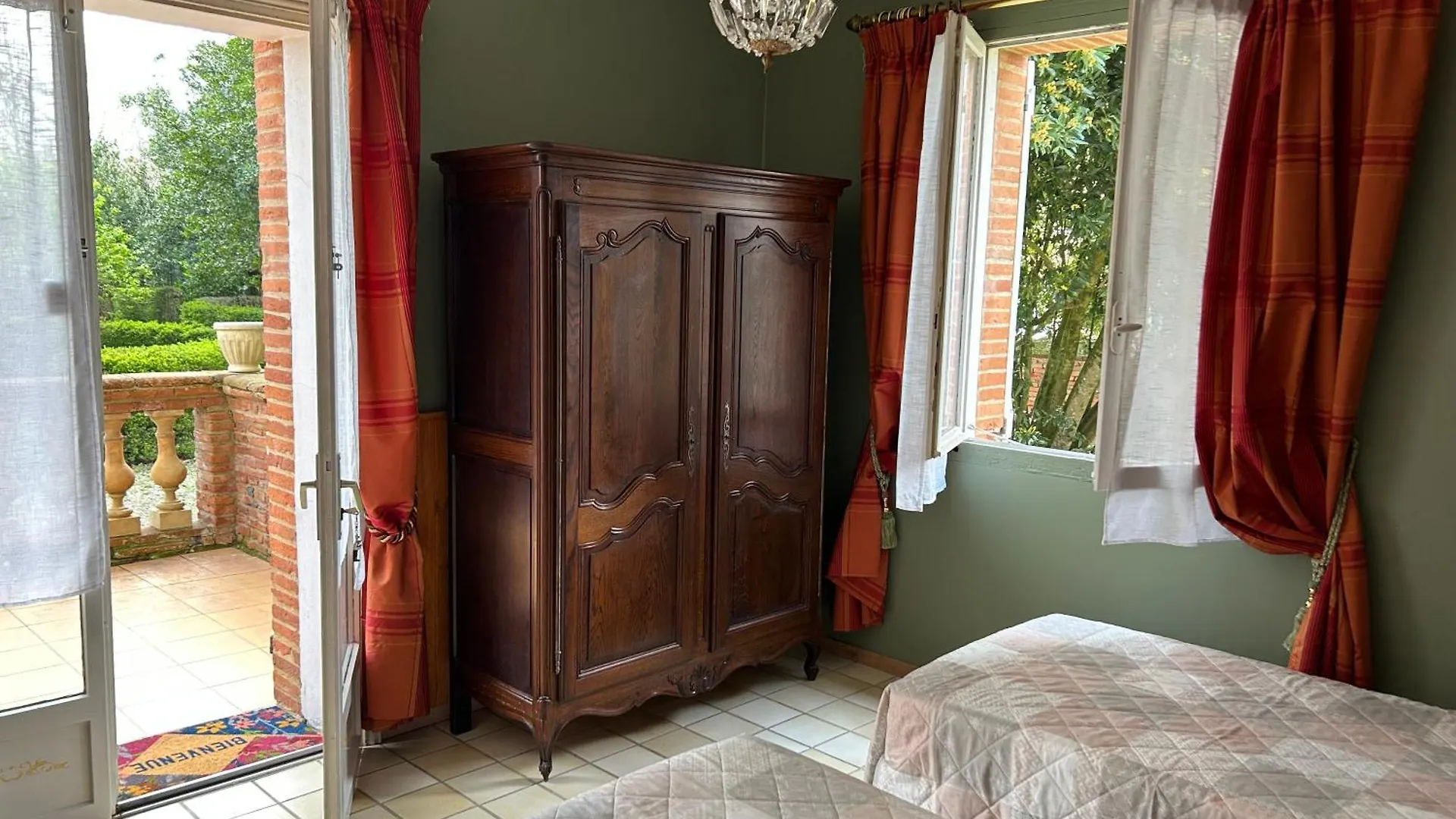 Manoir De La Gravette, Maison & Table D'Hotes Montauban
